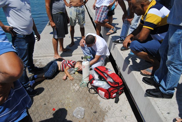  بالصور: إصابة طفلين في عملية غرقا في مرفأ الميناء 